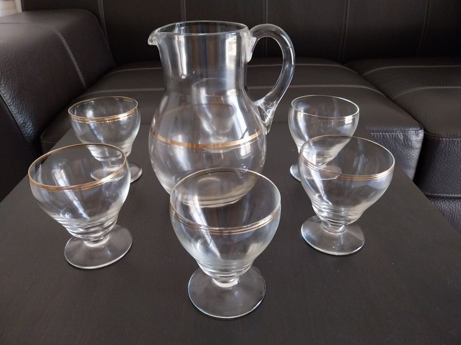 Garrafas/jarros com copos