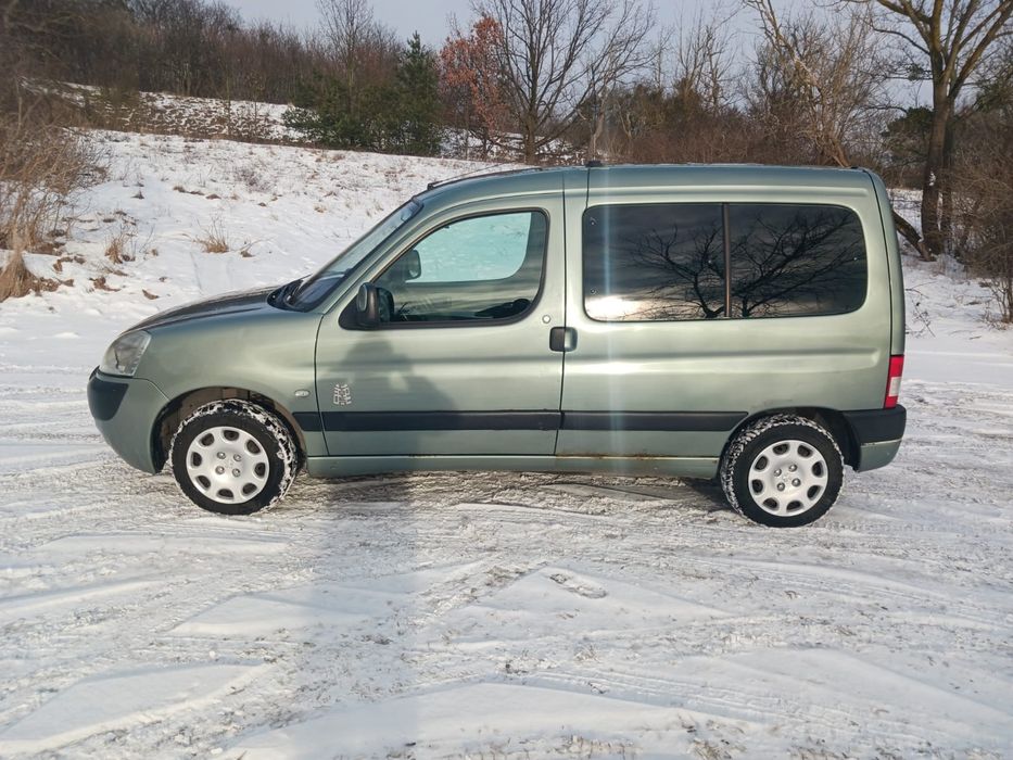 Peugeot Partner przystosowany do przewozu paliwa i osob