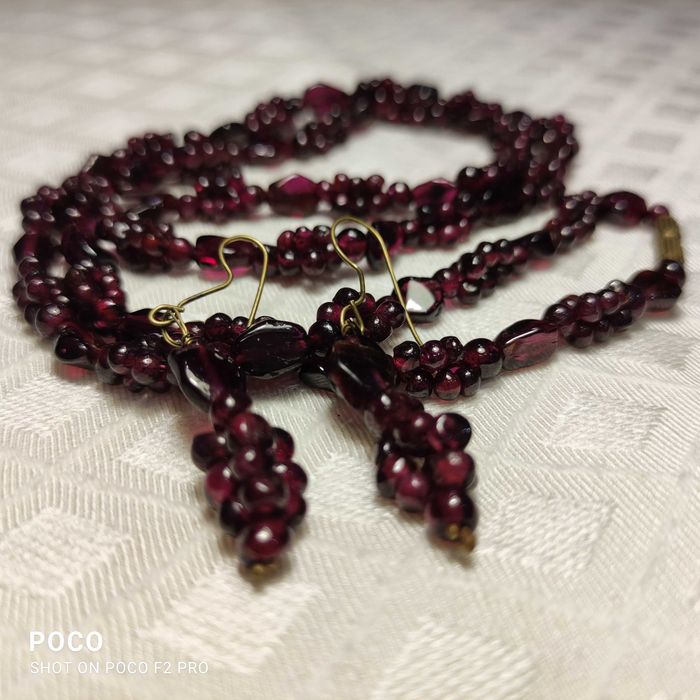 Naszyjnik (korale kolia) i kolczyki granat naturalny.