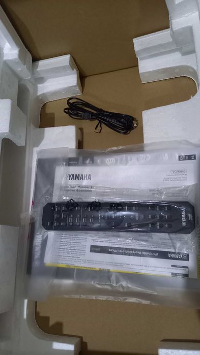 Receiver Yamaha R-S 202D  Novo