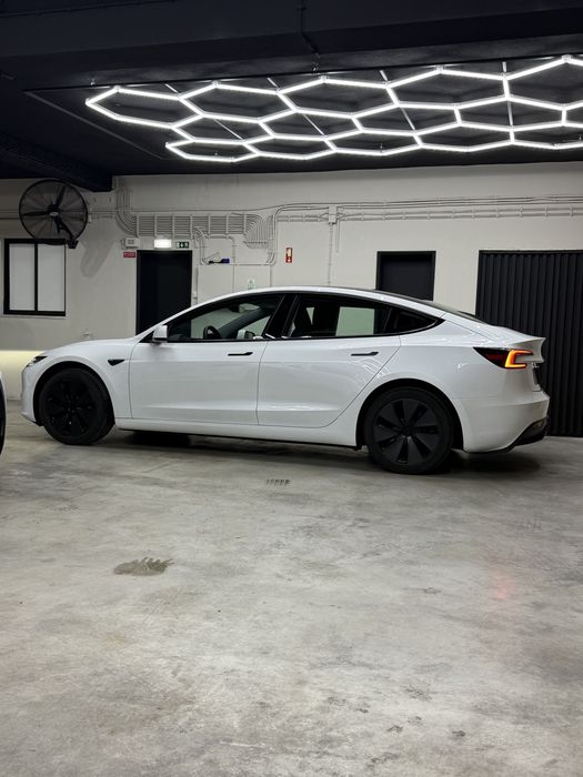 Tesla Model 3 — fotografia 5