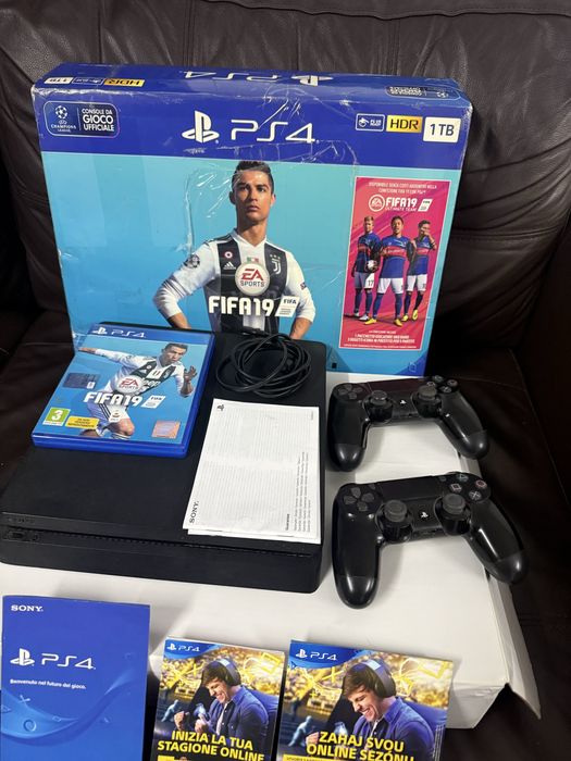 Playstation 4 de 1TB com 2 comandos