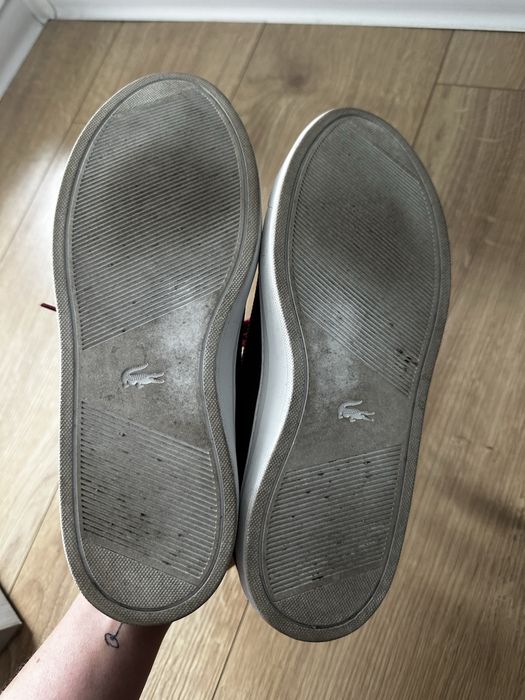 Buty sneakersy bordowe Lacoste