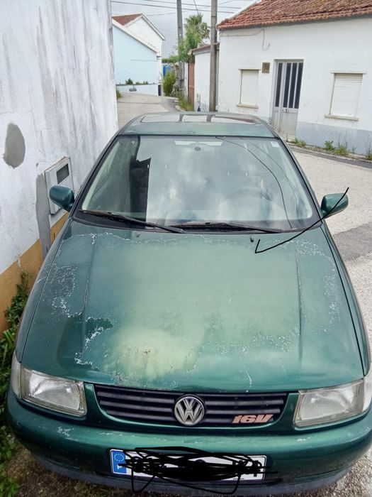 Polo ano 98 , carro com detalhes na pintura .