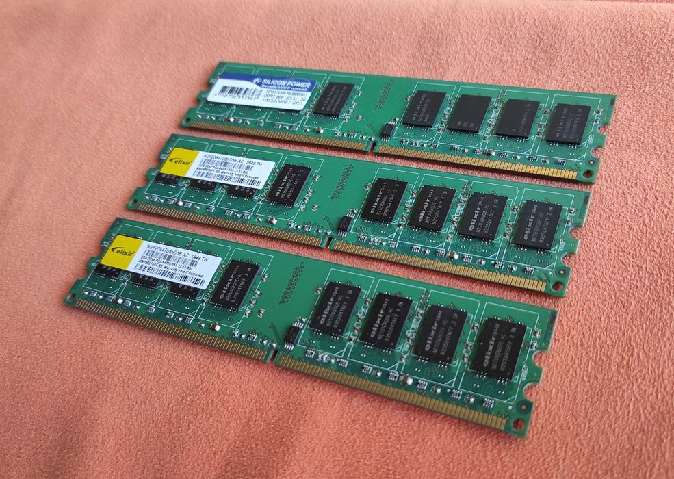 DDR2 6GB (3x2GB) Nanya 800MHz CL5 (®OC 1066MHz CL6 1.8v)