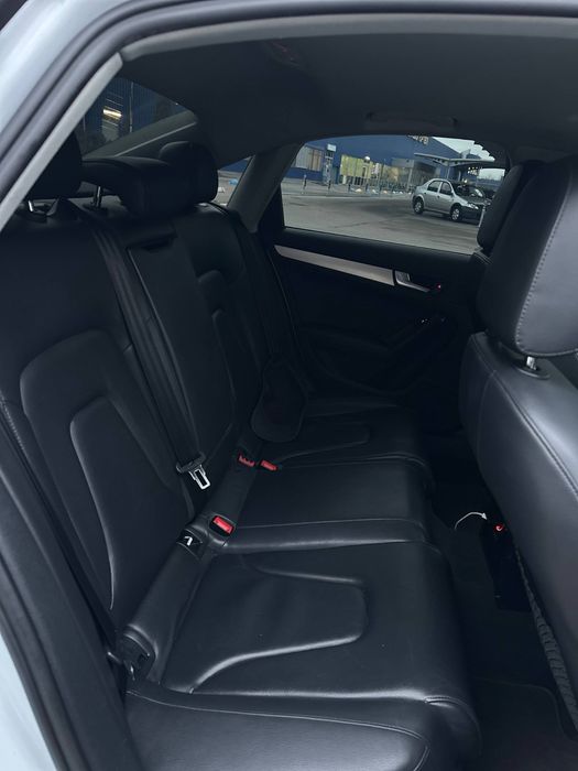 Ауди А 4. Автомат, 2.0 т. 2013 год.