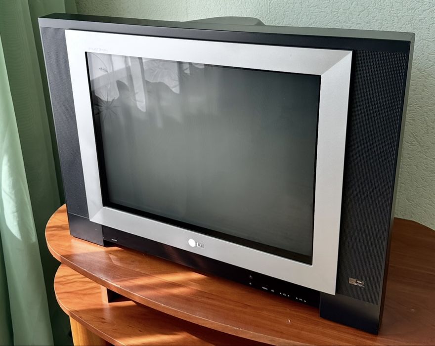 Телевізор LG Flatron (кінескопний)