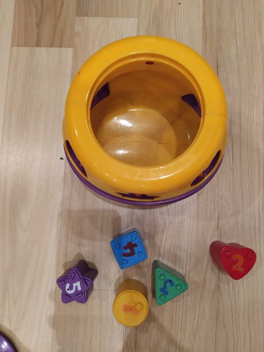 Garnuszek na klocuszek Fisher Price