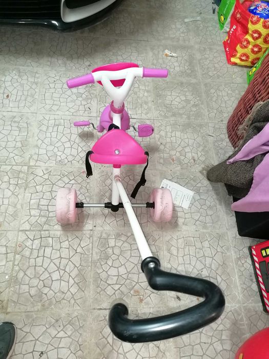 Triciclo de menina