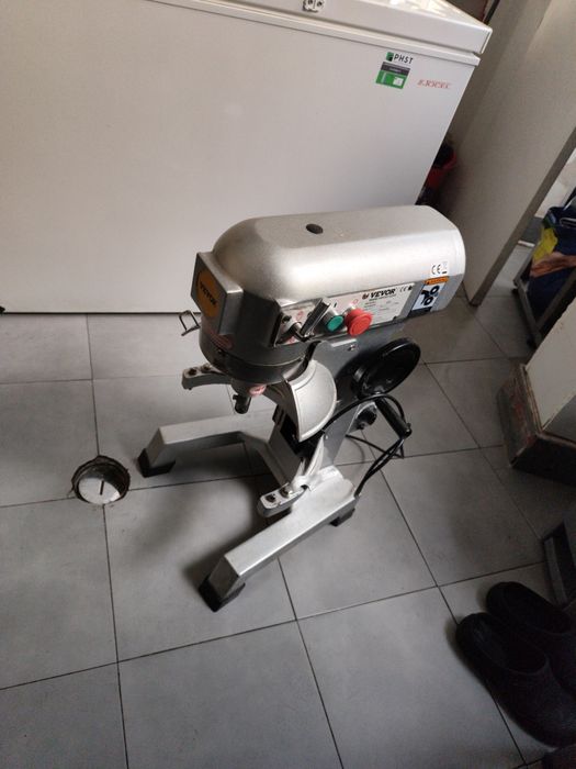 Batedeira Industrial / Comercial VEVOR B15-BT (15 Litros) – Como Nova / Excelente Estado