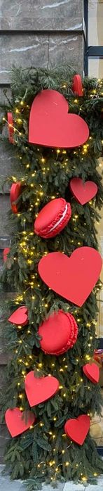 Сердця,сніжинки та різні вироби  з пінопласту