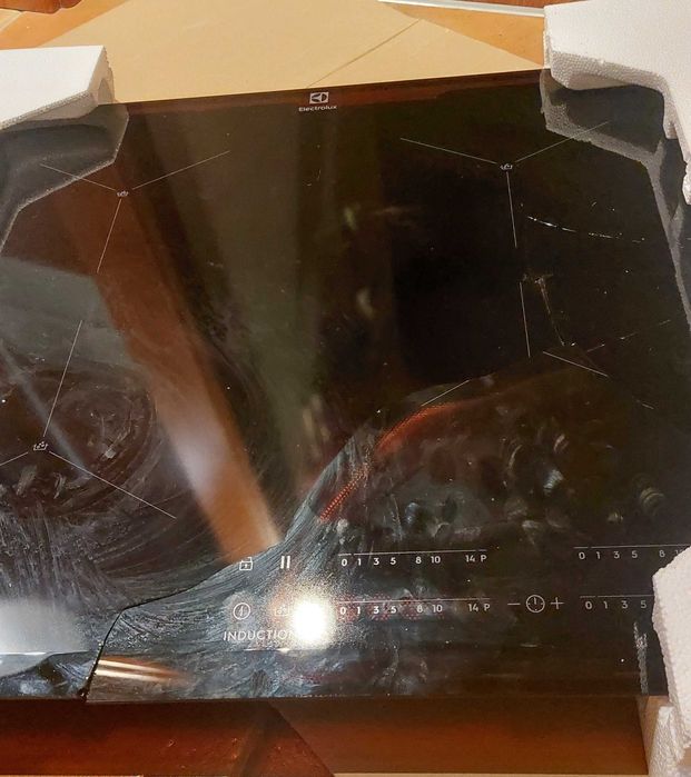 Płyta indukcyjna Electrolux EIS62443. Zbita, sprawna, na częsci,