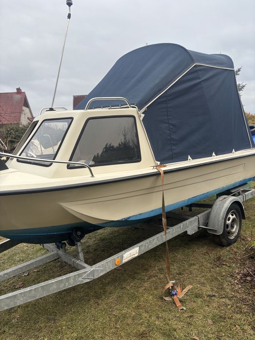 Łódka kabinowa Łódź wędkarska  Motorówka