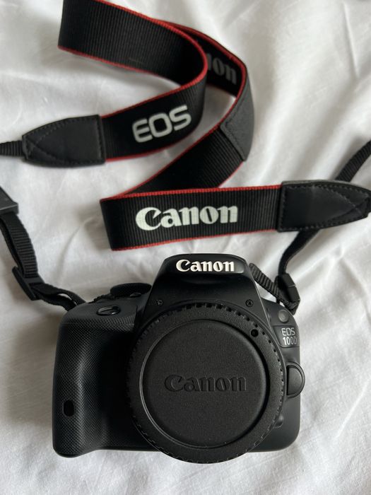 Câmara Canon EOS 100D + 2 objetivas + carregador + mala