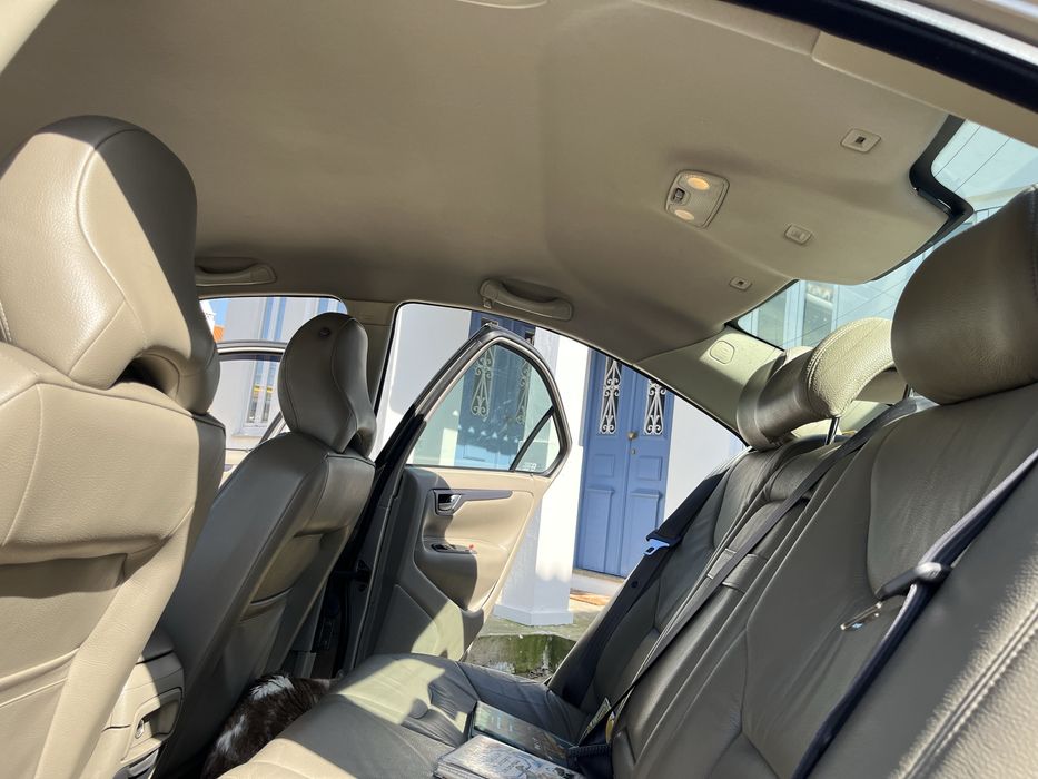 Volvo S60 2.0T - quilometragem baixa para idade carro