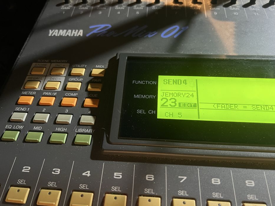 Mesa de som em otimo estado