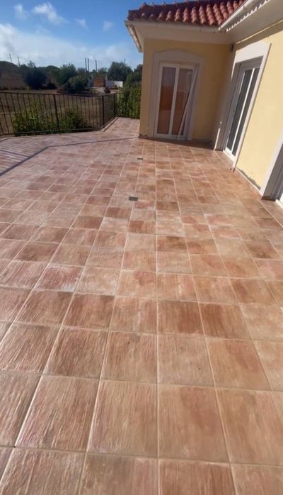 Ladrilhador profissional no Algarve – qualidade e rapidez