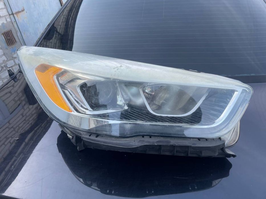 Фара права Ford Escape Titanium рест