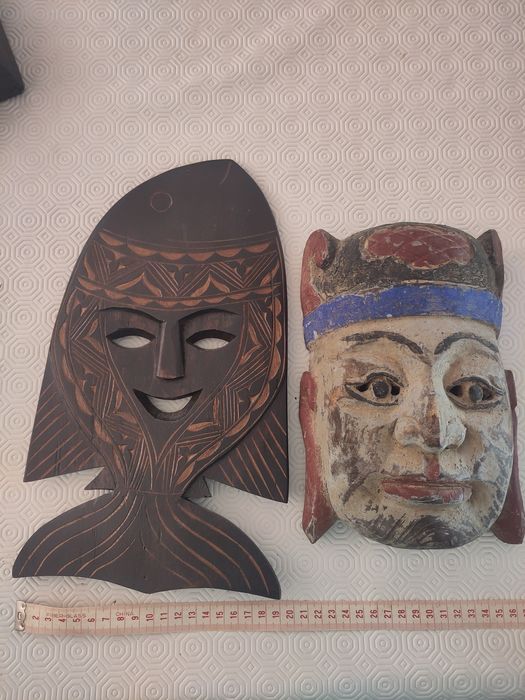 Duas máscaras de madeira Filipinas