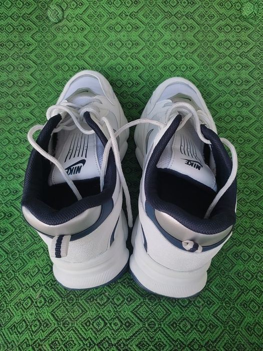 Продам кросівки Nike 43 розмір
