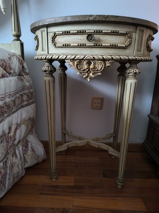 Mobília quarto Luís XVI + oferta 3 colchas + colchao. Ver medidas