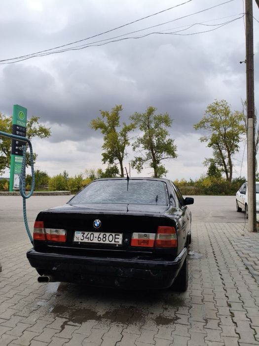 Продам BMW на ходу з переоформленням всі петання по телефону……………………..