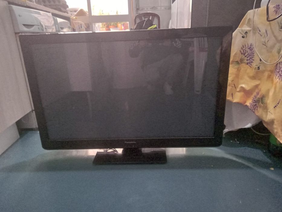 Televisão, grande  Panasonic - Usada – 220V

Descrição:
D