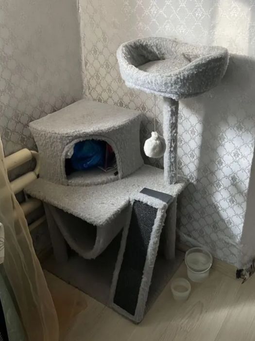 Домик для кошек серый