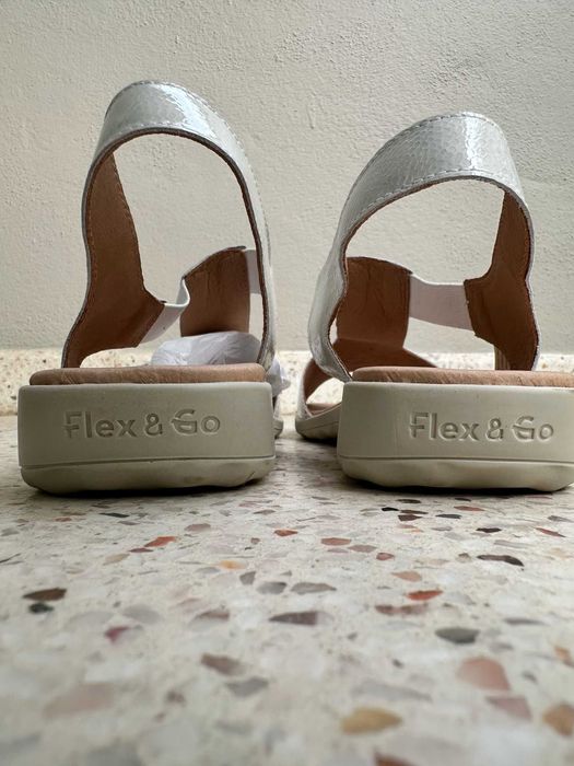 Sandálias Brancas da “Flex&Go” - modelo “Milady White"- Tam 41 -Novas!