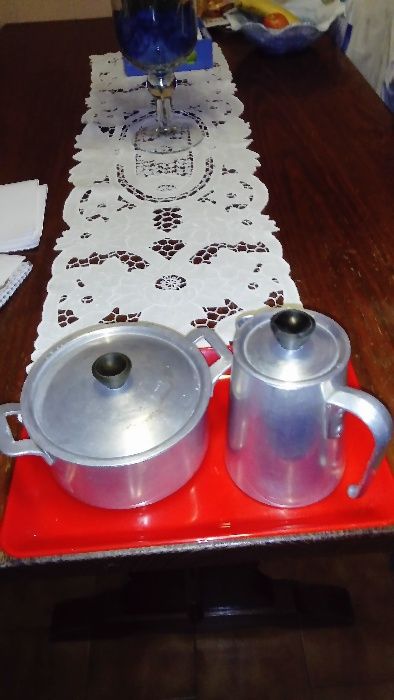 Louça de alumínio fundido