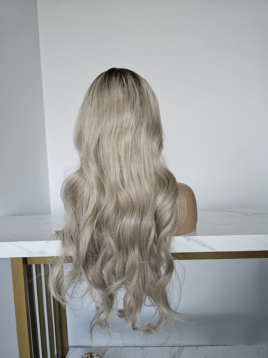 Długa peruka premium Kate fale lacefront naturalny efelt