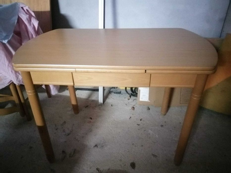 Mesa de cozinha Teka + 4 cadeiras – Excelente estado!