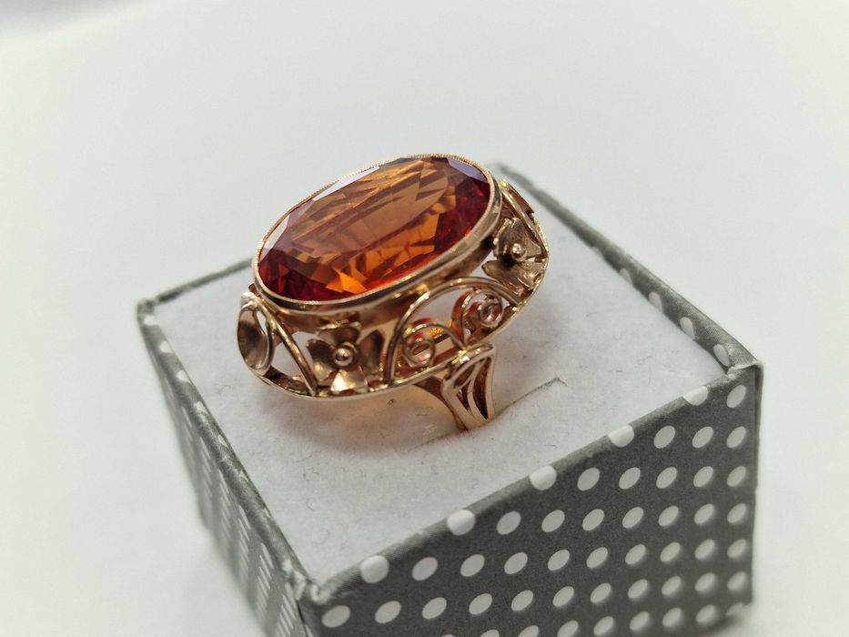 Złoty pierścionek/ 585/ 11.47 gram/ R16/ Topaz złocisty/ 1963-86
