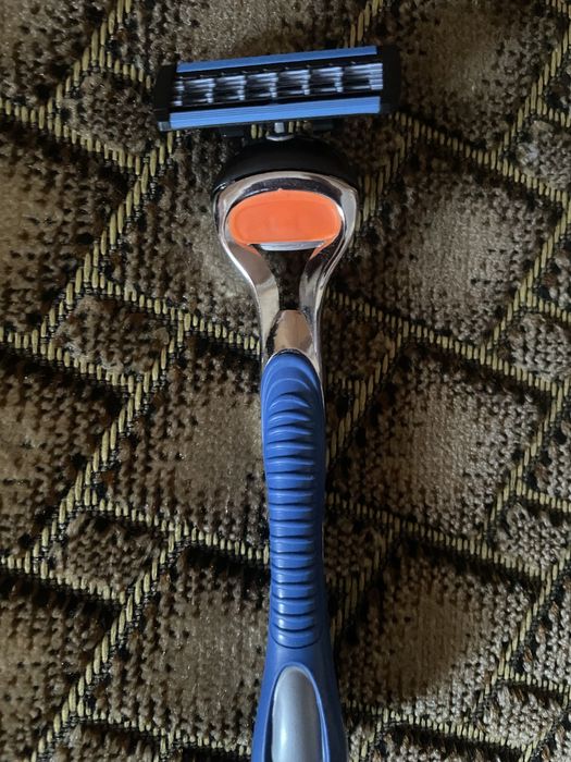 Ручна бритва для чоловіків. Преміум леза, і держач для бороди.