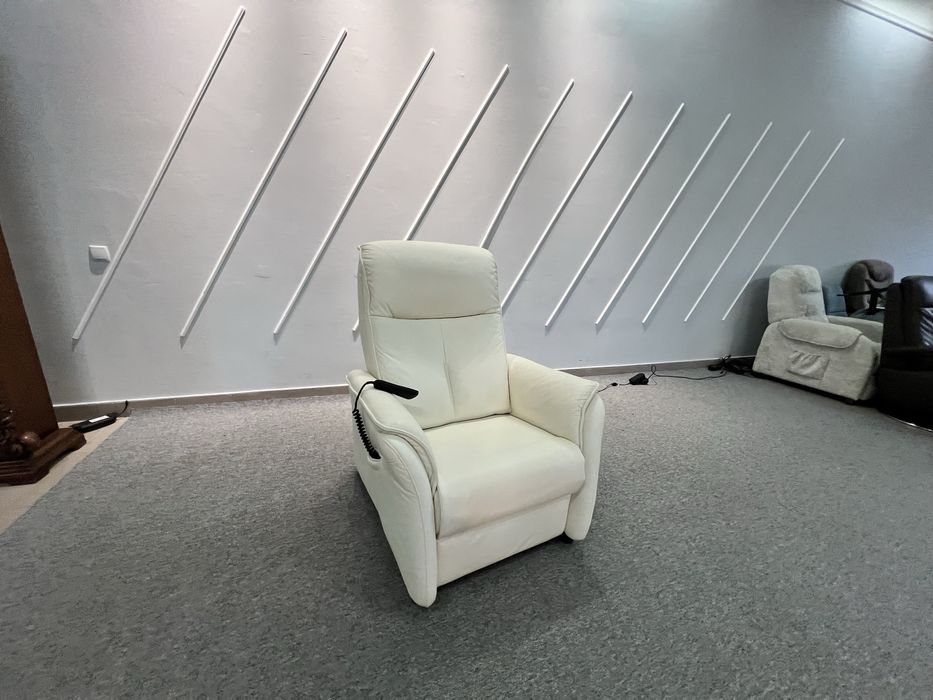 Кріло шкіряне реклайнер електро привід біле релакс