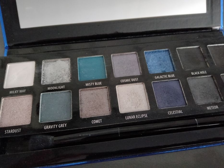 Douglas Interstellar Smokey paleta cieni