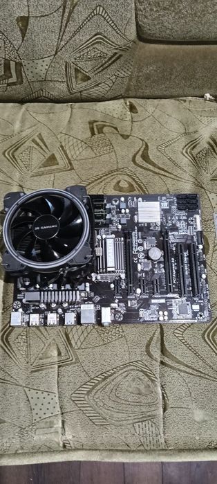 Материнська плата Gigabyte з процесором FX8350