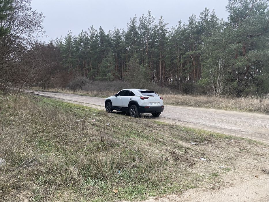 Автомобіль Mazda mx-30