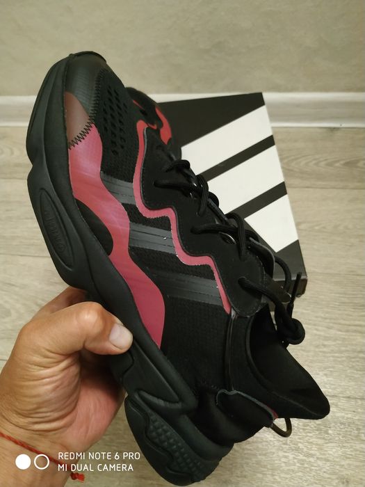 Чоловічи кросівки  Adidas Originals Ozweego у кольорі "Black Red Xeno"