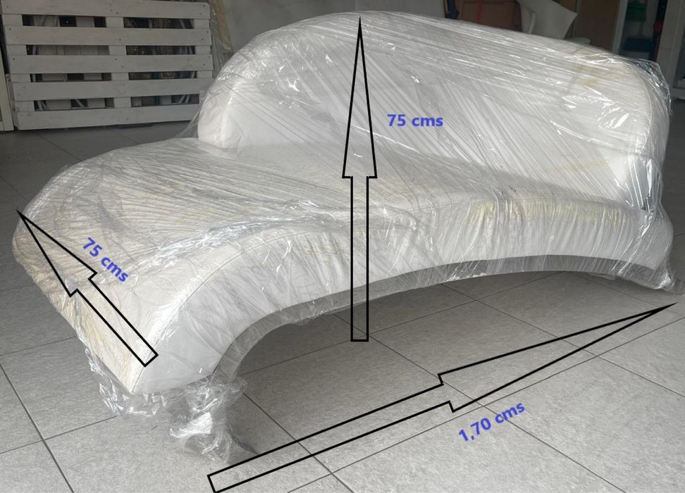 Chaise longue com pernas em inox