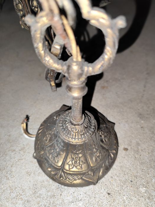 Candeeiro muito antigo de sala