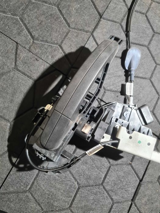 Ford Custom Trend zamek drzwi przednich prawy podstawa klamka
