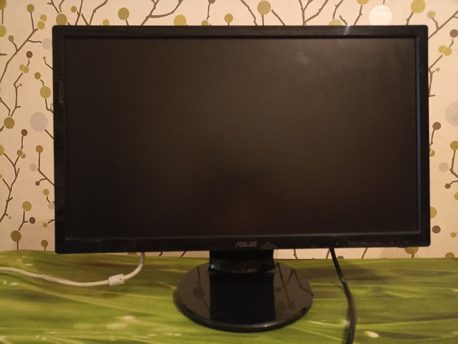 Комп'ютер (продаж разом з монітором клавіатурою та мишею)