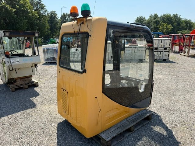 KABINA DO kopaki LIUGONG używana z szybami