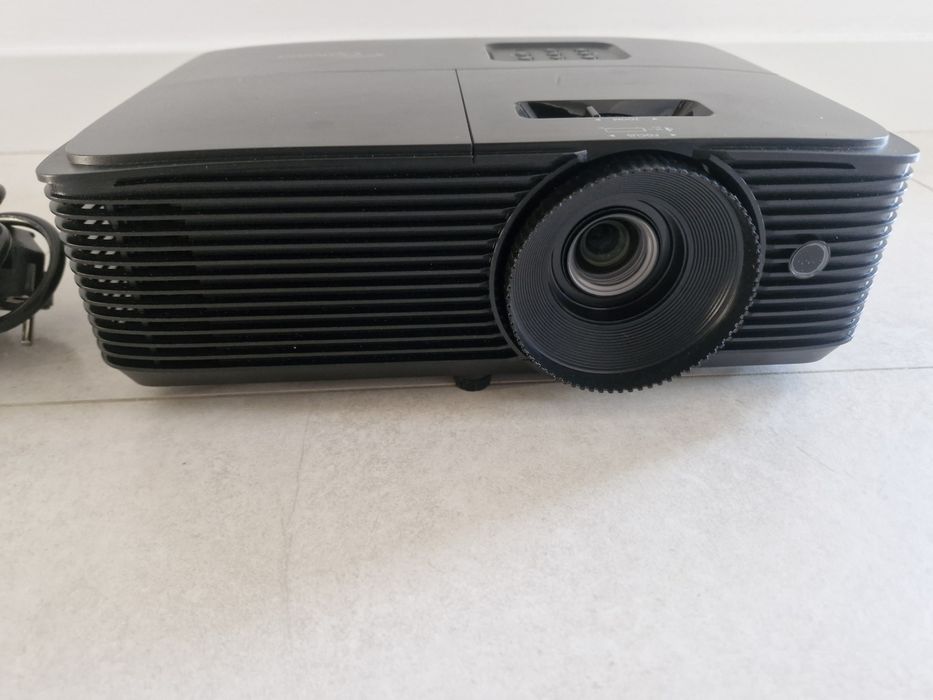 Projektor OPTOMA z kablami  pilotem statyw stojak płachta ekran