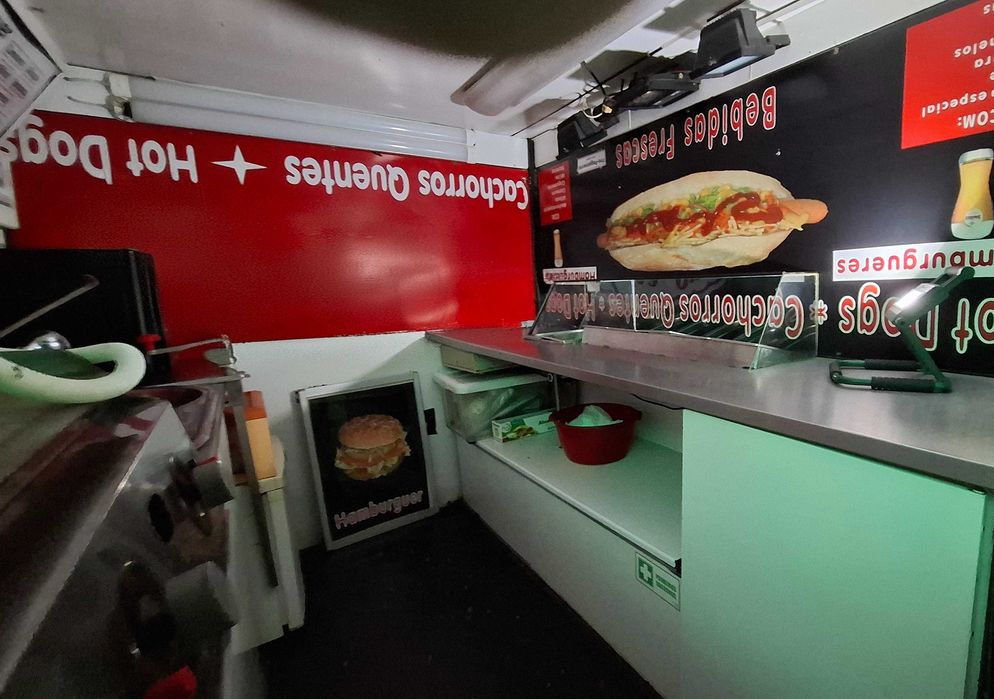 Food Truck de cachorros e hamburgers