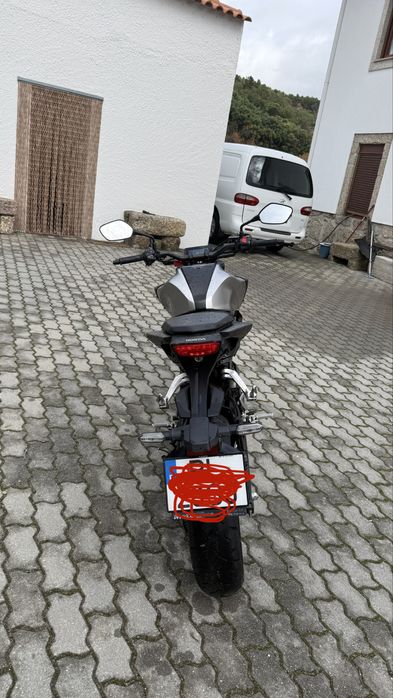 Honda cb125r prateada/dourada 2024