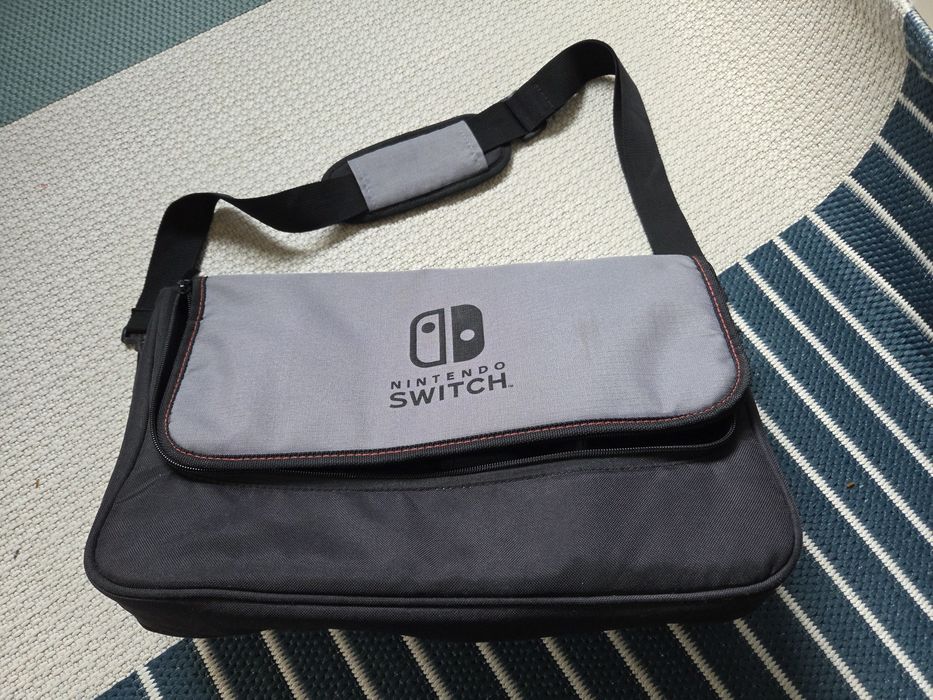 Conjunto Nintendo switch com vários acessórios oficiais