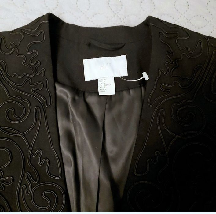Krótka marynarka 36 H&M czarna ze zdobionym przodem nowa