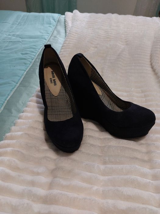Sapatos cunha 38
